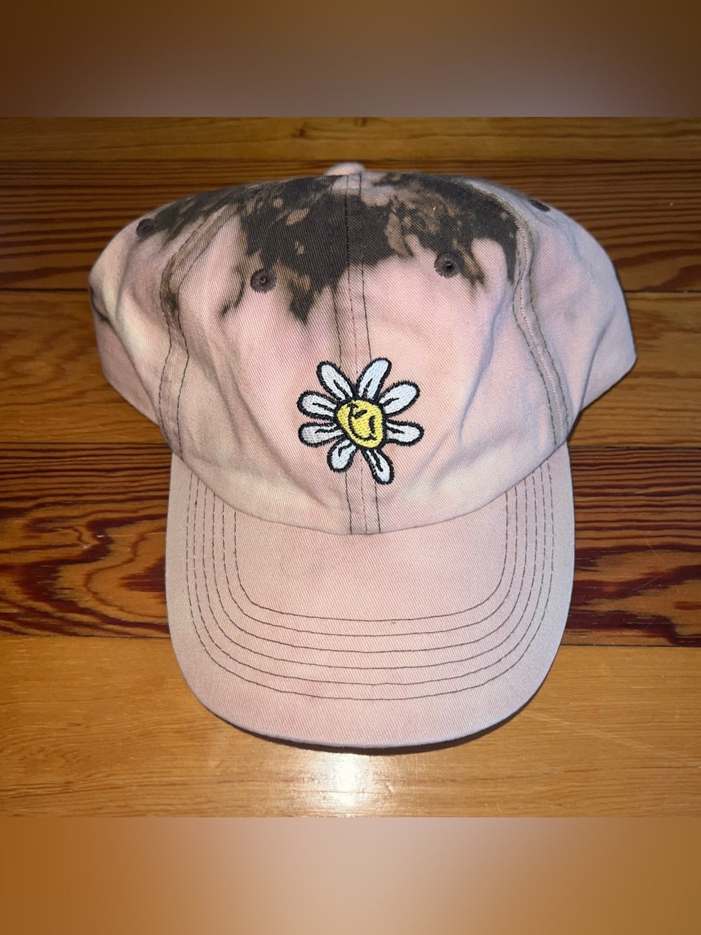 UNIF Bleached Smiley Daisy Hat
